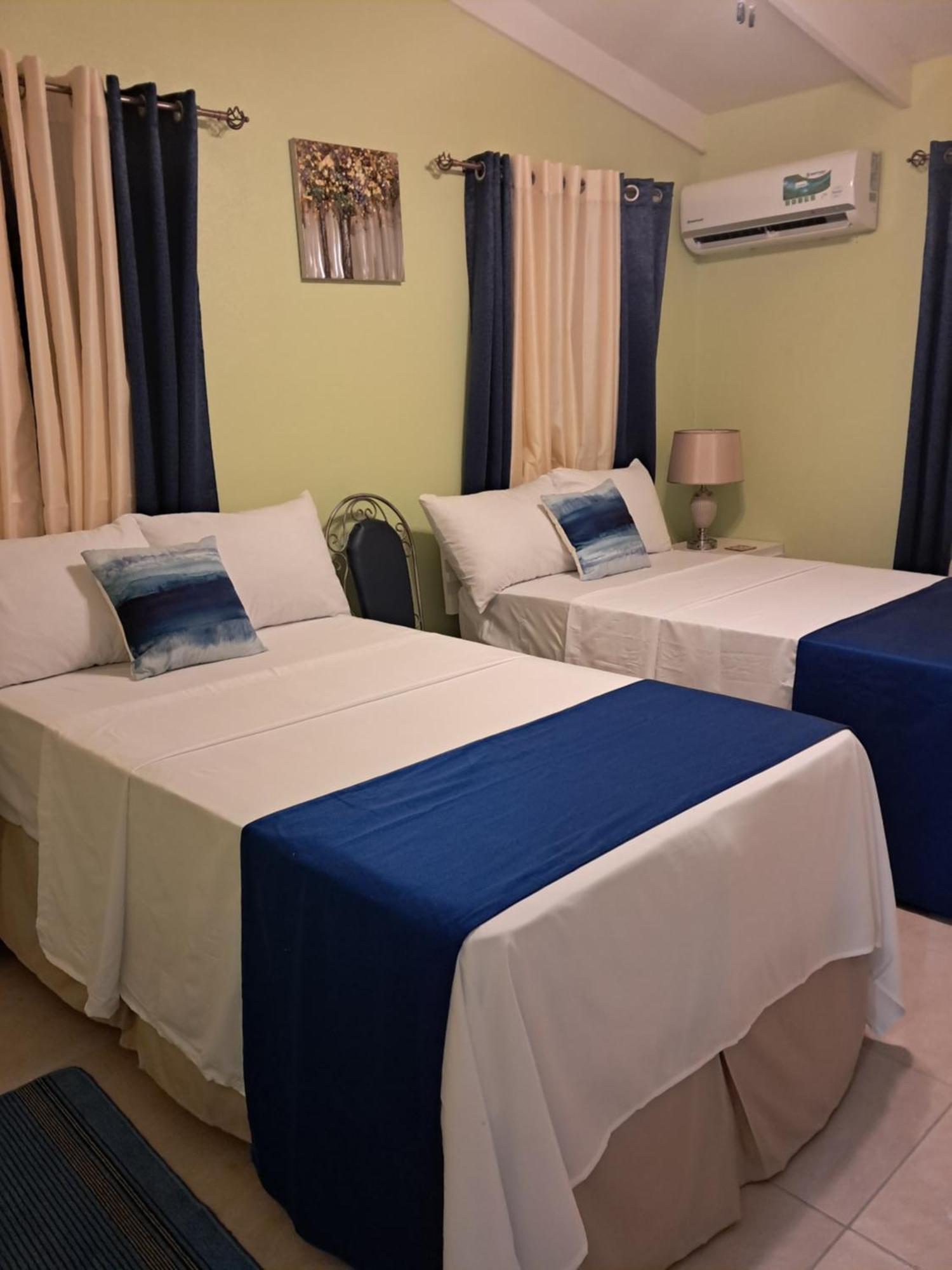 קרייסט צ'רץ' Michand Guest Apartments- Cozy One Or Two Bedroom- 5 Walk Minutes From Airport 10 Mins Drive To Oistins Or Beach מראה חיצוני תמונה