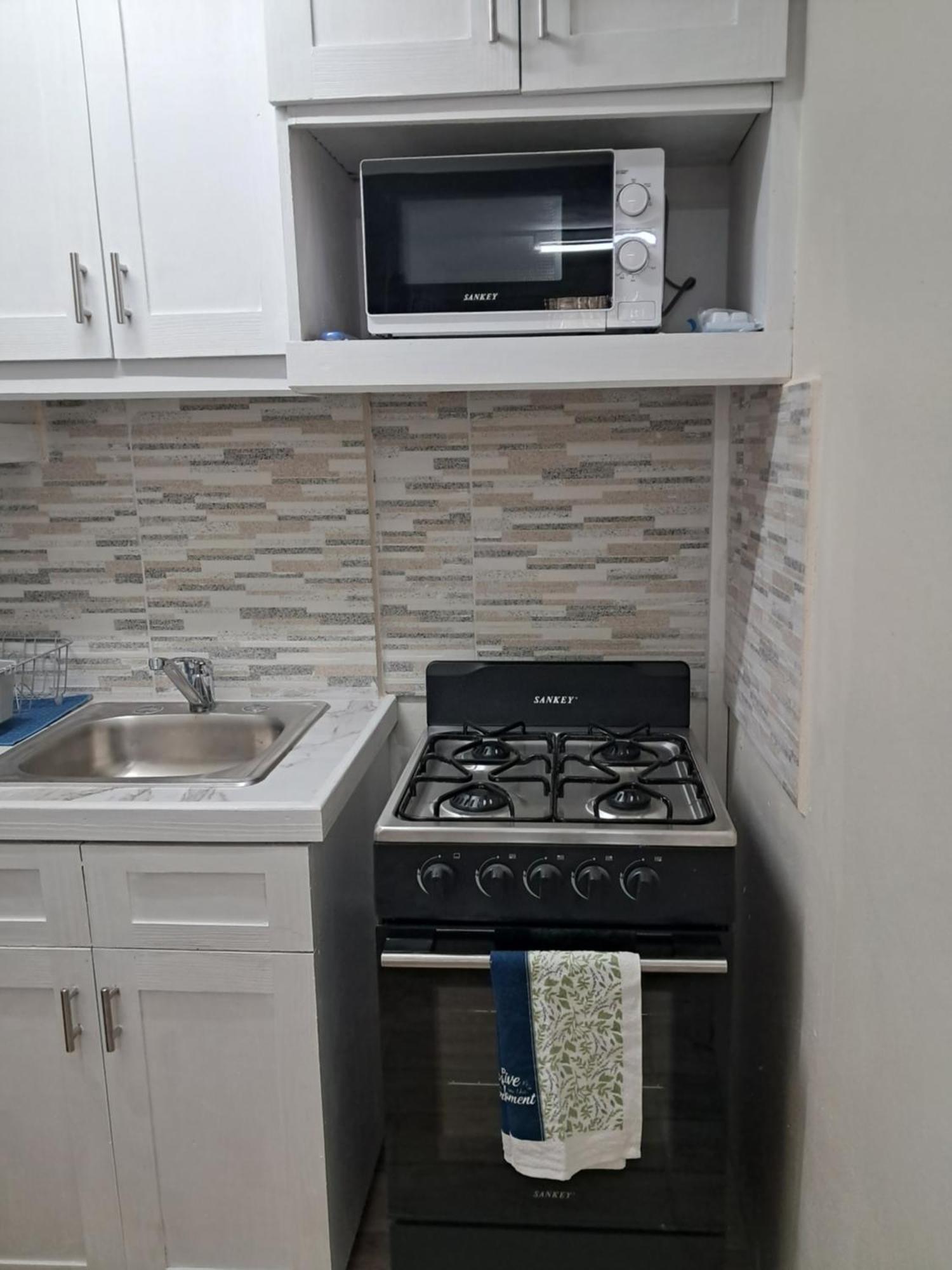 קרייסט צ'רץ' Michand Guest Apartments- Cozy One Or Two Bedroom- 5 Walk Minutes From Airport 10 Mins Drive To Oistins Or Beach מראה חיצוני תמונה