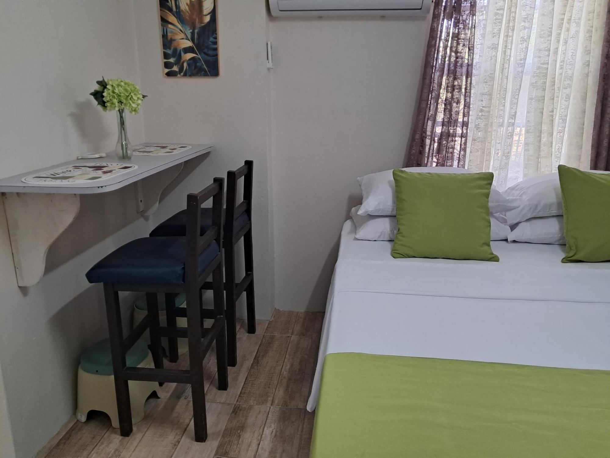 קרייסט צ'רץ' Michand Guest Apartments- Cozy One Or Two Bedroom- 5 Walk Minutes From Airport 10 Mins Drive To Oistins Or Beach מראה חיצוני תמונה