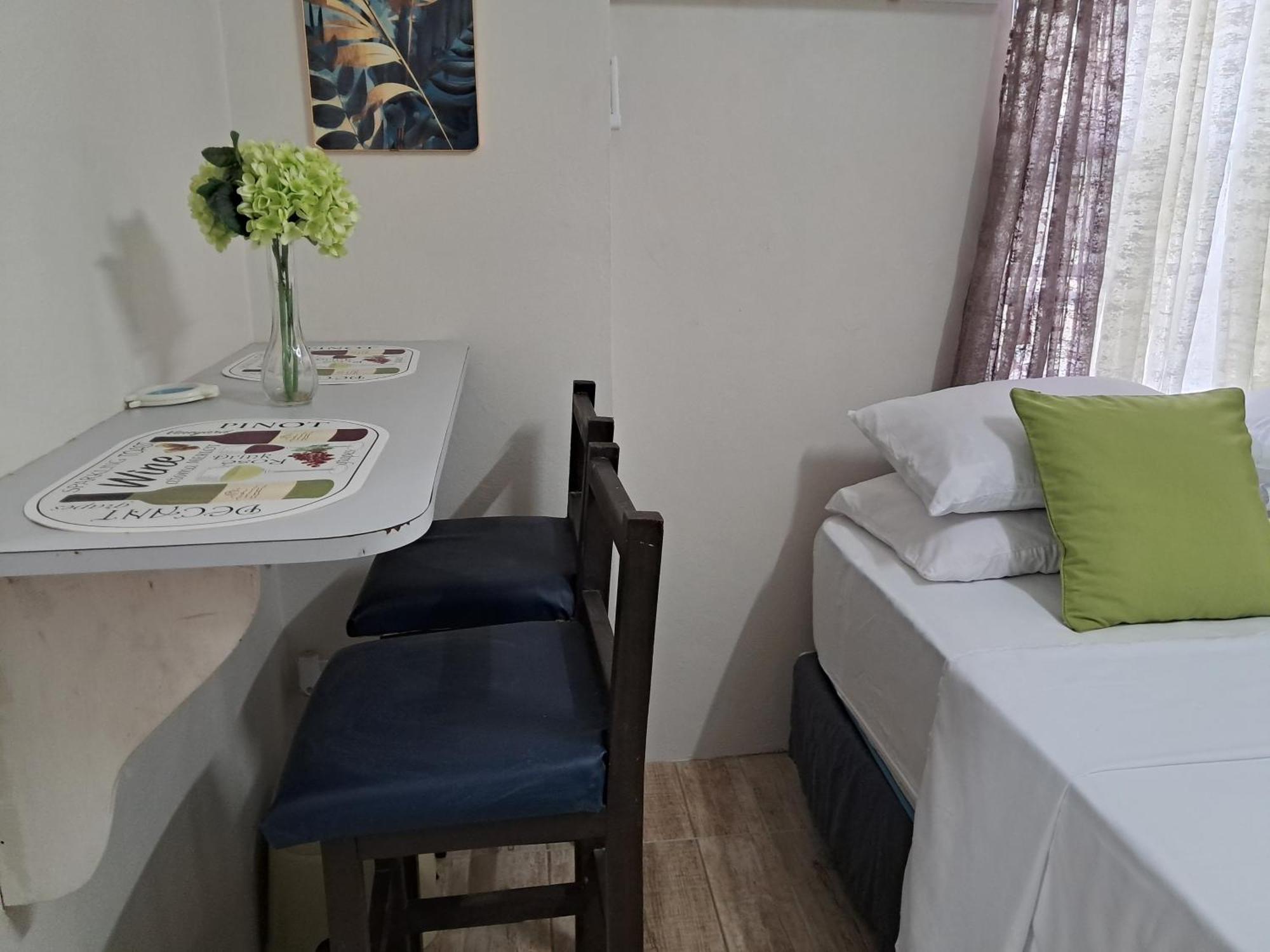 קרייסט צ'רץ' Michand Guest Apartments- Cozy One Or Two Bedroom- 5 Walk Minutes From Airport 10 Mins Drive To Oistins Or Beach מראה חיצוני תמונה