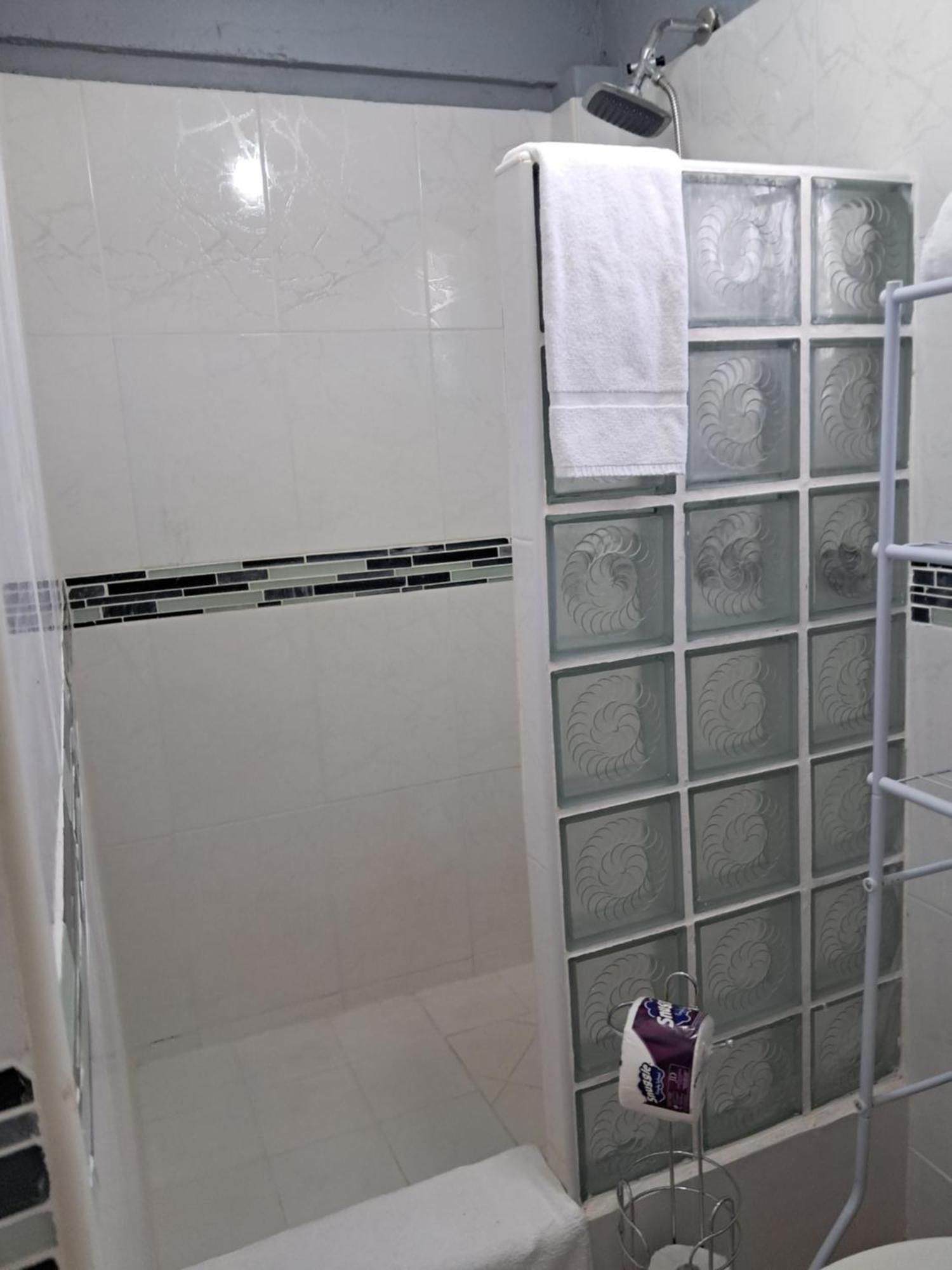 קרייסט צ'רץ' Michand Guest Apartments- Cozy One Or Two Bedroom- 5 Walk Minutes From Airport 10 Mins Drive To Oistins Or Beach מראה חיצוני תמונה