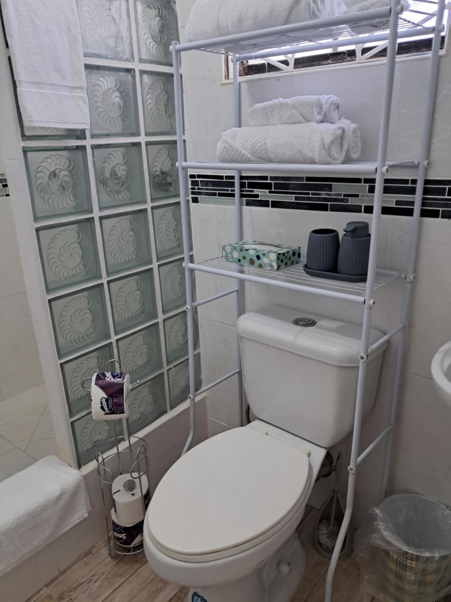 קרייסט צ'רץ' Michand Guest Apartments- Cozy One Or Two Bedroom- 5 Walk Minutes From Airport 10 Mins Drive To Oistins Or Beach מראה חיצוני תמונה