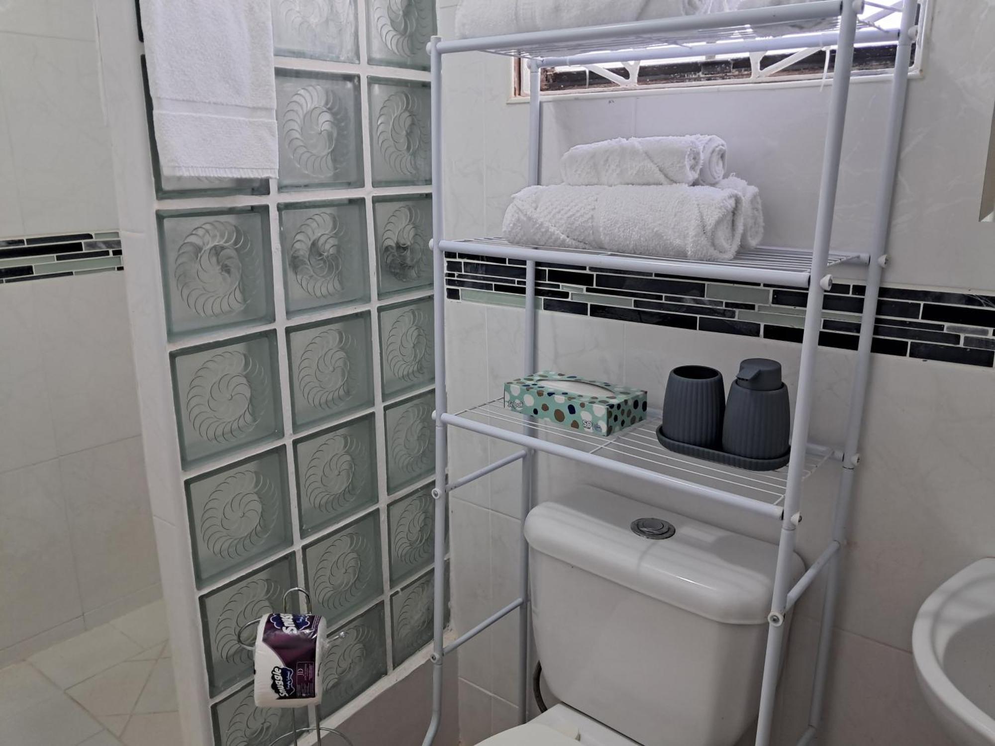 קרייסט צ'רץ' Michand Guest Apartments- Cozy One Or Two Bedroom- 5 Walk Minutes From Airport 10 Mins Drive To Oistins Or Beach מראה חיצוני תמונה